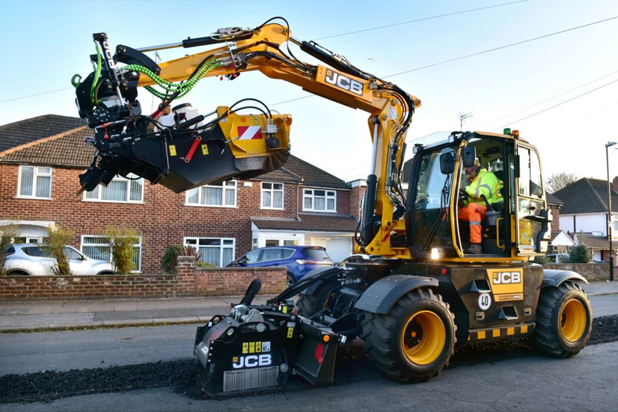 熱銷！JCB PotholePro道路坑洞修補大師！